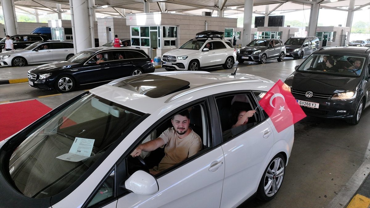 Kapıkule’de gurbetçi hareketliliği devam ediyor