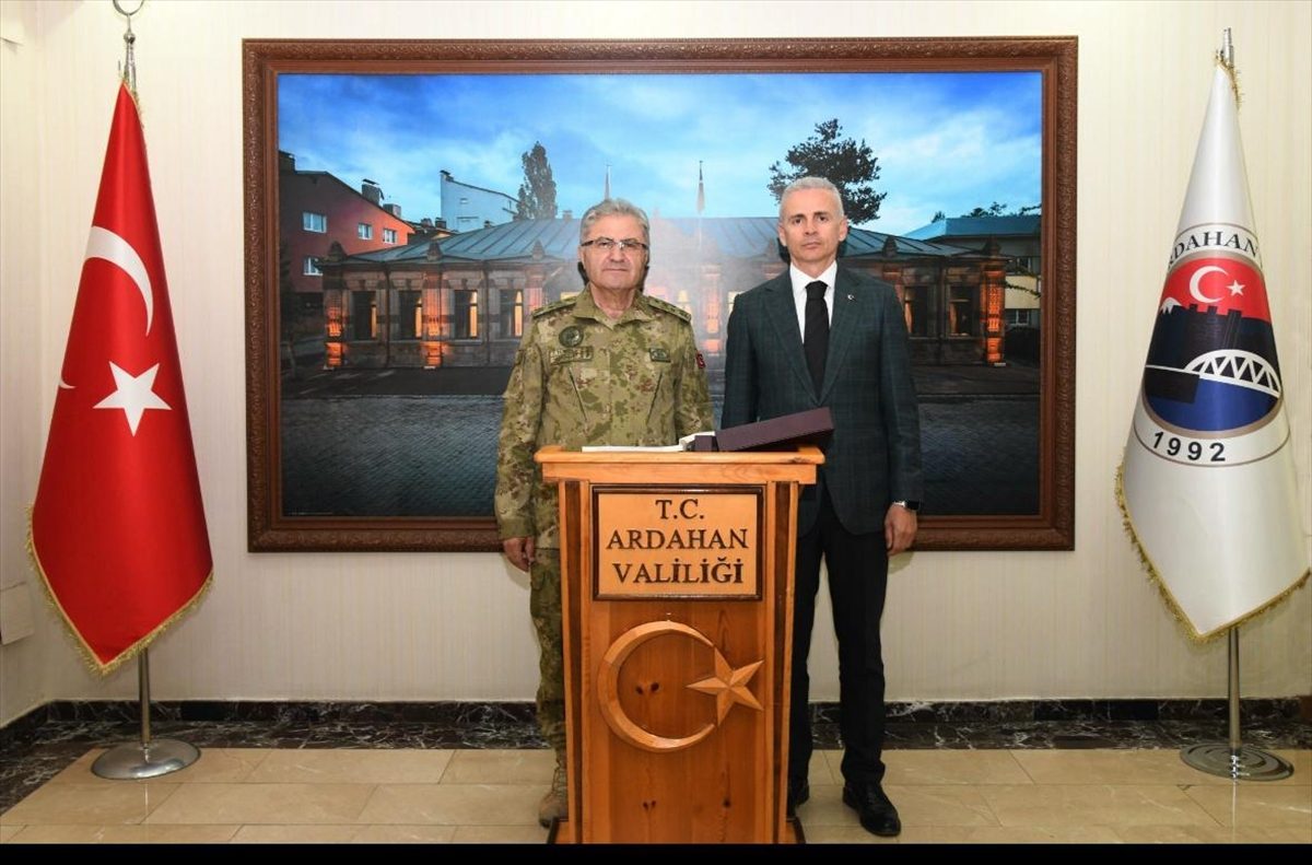 Kara Kuvvetleri Komutanı Orgeneral Tokel, Ardahan Valisi Çiçekli’yi ziyaret etti