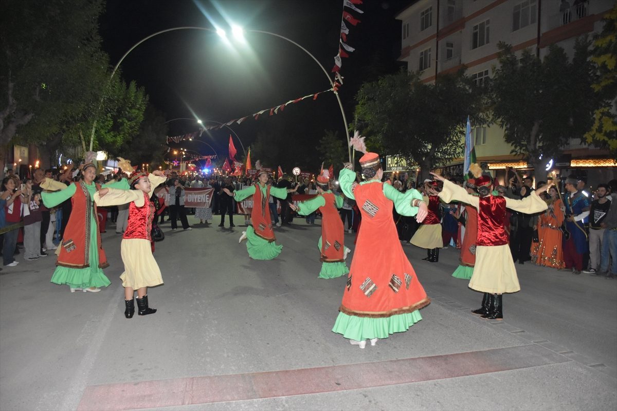 Karaman’da 8. Uluslararası Türk Dünyası Şöleni çerçevesinde yürüyüş düzenlendi
