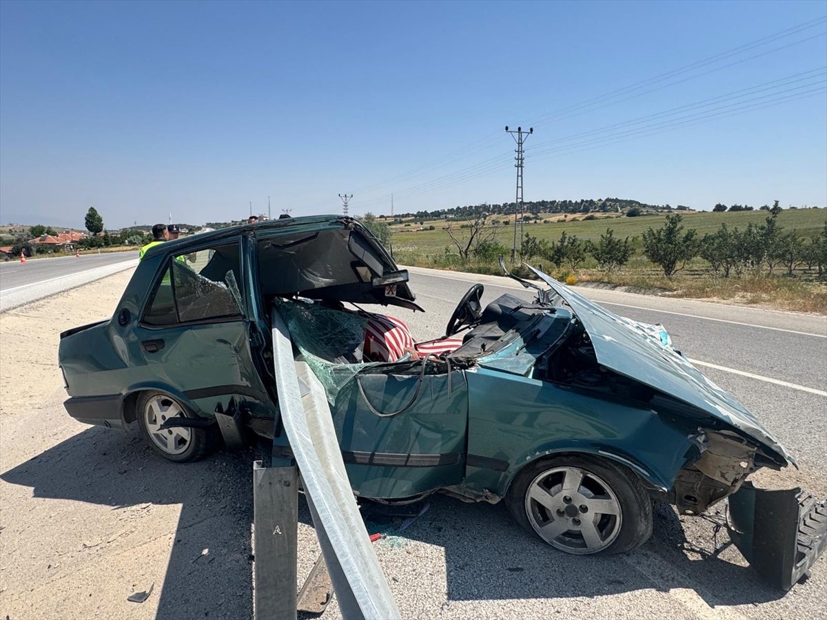 Karaman’da otomobilin bariyere çarptığı kazada 1 kişi yaralandı