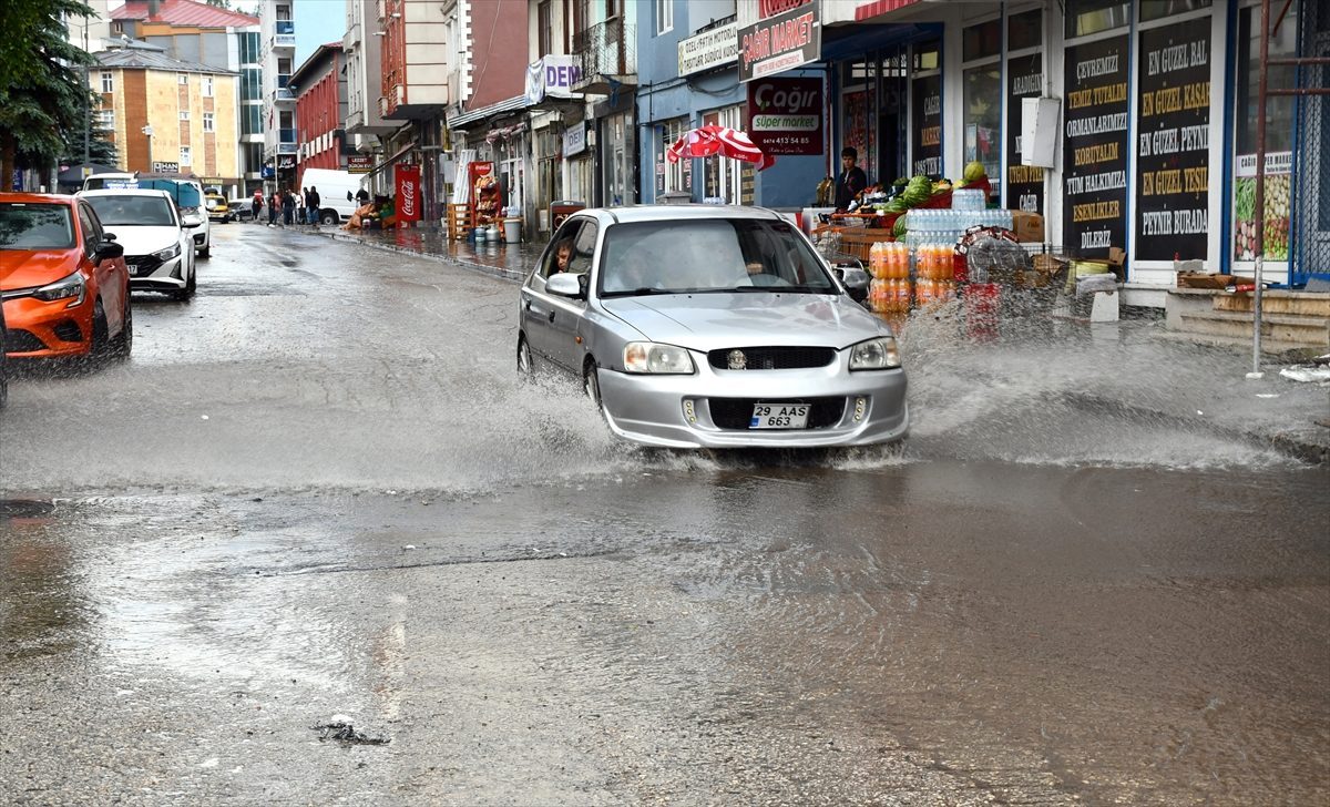 Kars’ta sağanak ve dolu etkili oldu