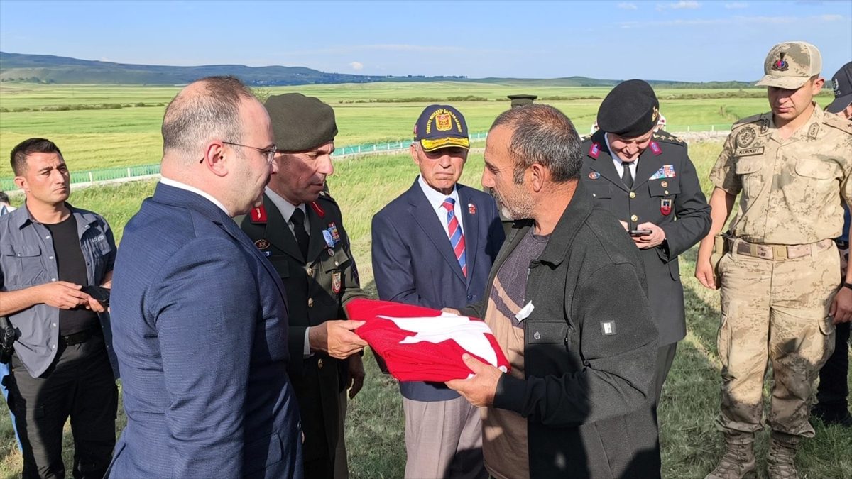 Kars’ta vefat eden Kıbrıs gazisi son yolculuğuna uğurlandı
