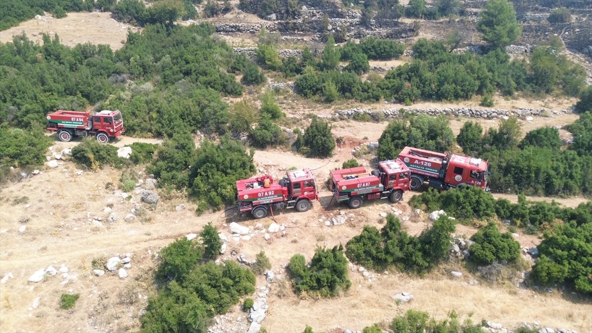 GÜNCELLEME – Kaş’ta başlayan orman yangınının enerjisi düşürüldü