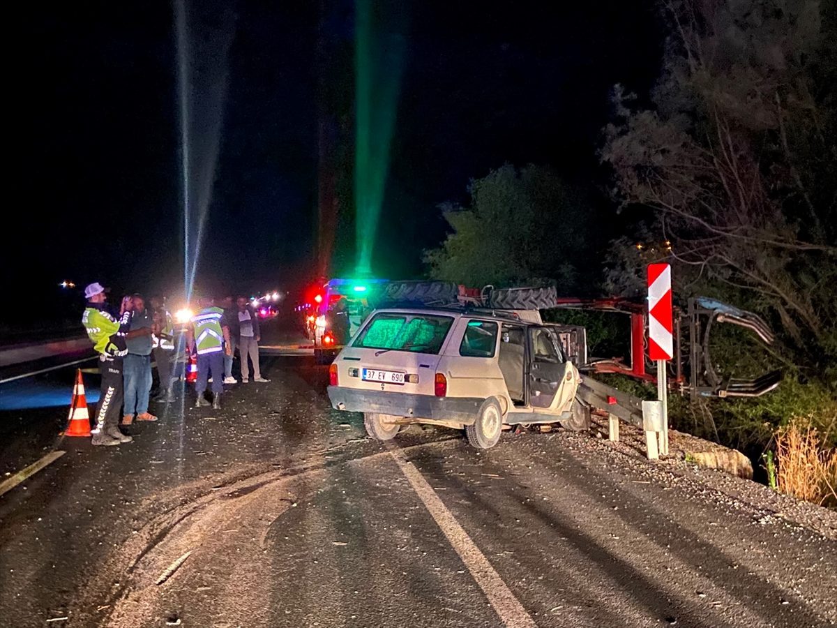 Kastamonu’da traktör ile otomobilin çarpıştığı kazada 1 kişi öldü, 1 kişi yaralandı