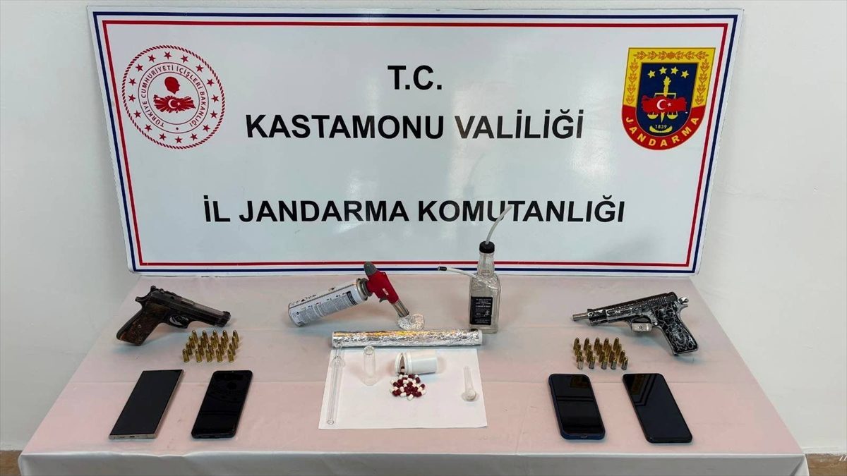 Kastamonu’da uyuşturucu operasyonunda 3 zanlı tutuklandı