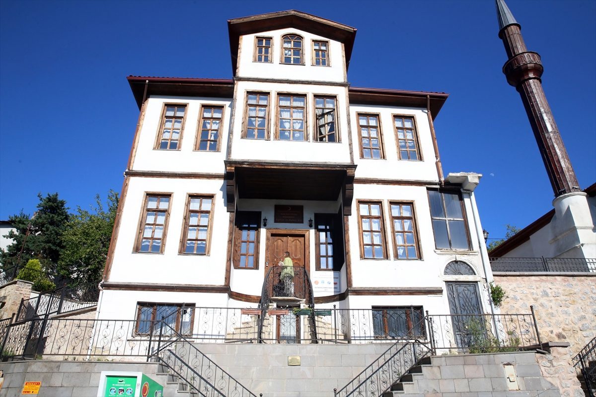 Kastamonu’nun “Halime Çavuş”ları okullara kütüphane kazandırmak için gayret gösteriyor