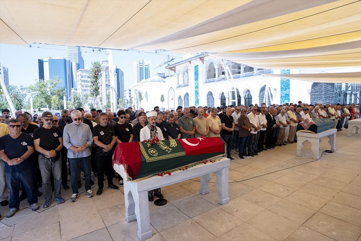 Kaybolduğu Ağrı Dağı’nda cenazesine ulaşılan kadın dağcı İstanbul’da son yolculuğuna uğurlandı