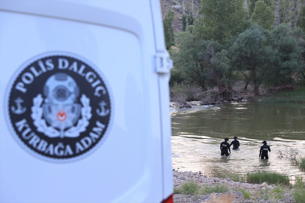 Kayseri’de boğulma tehlikesi geçiren oğlu için ırmağa giren baba kayboldu