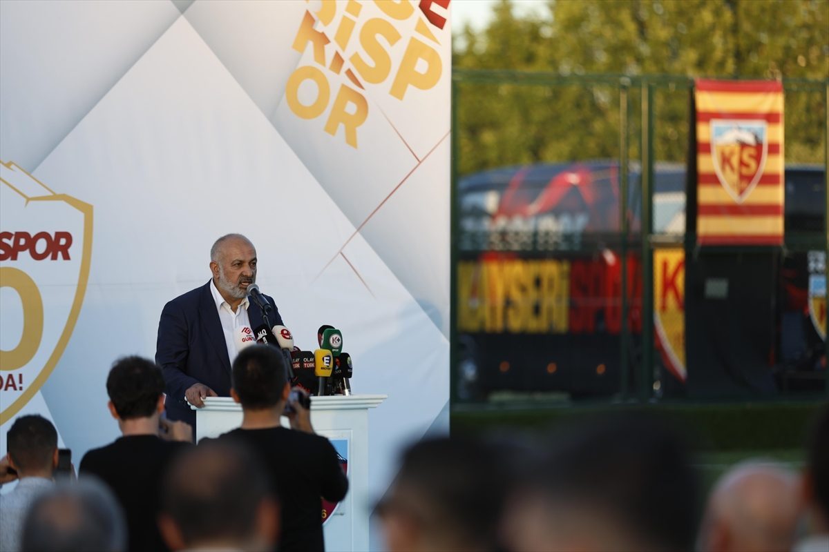 Kayserispor’un yeni sezon formaları tanıtıldı