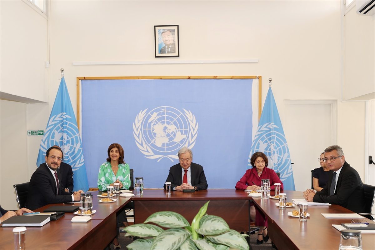 Kıbrıs’ta BM Genel Sekreteri Antonio Guterres öncülüğünde üçlü görüşme başladı