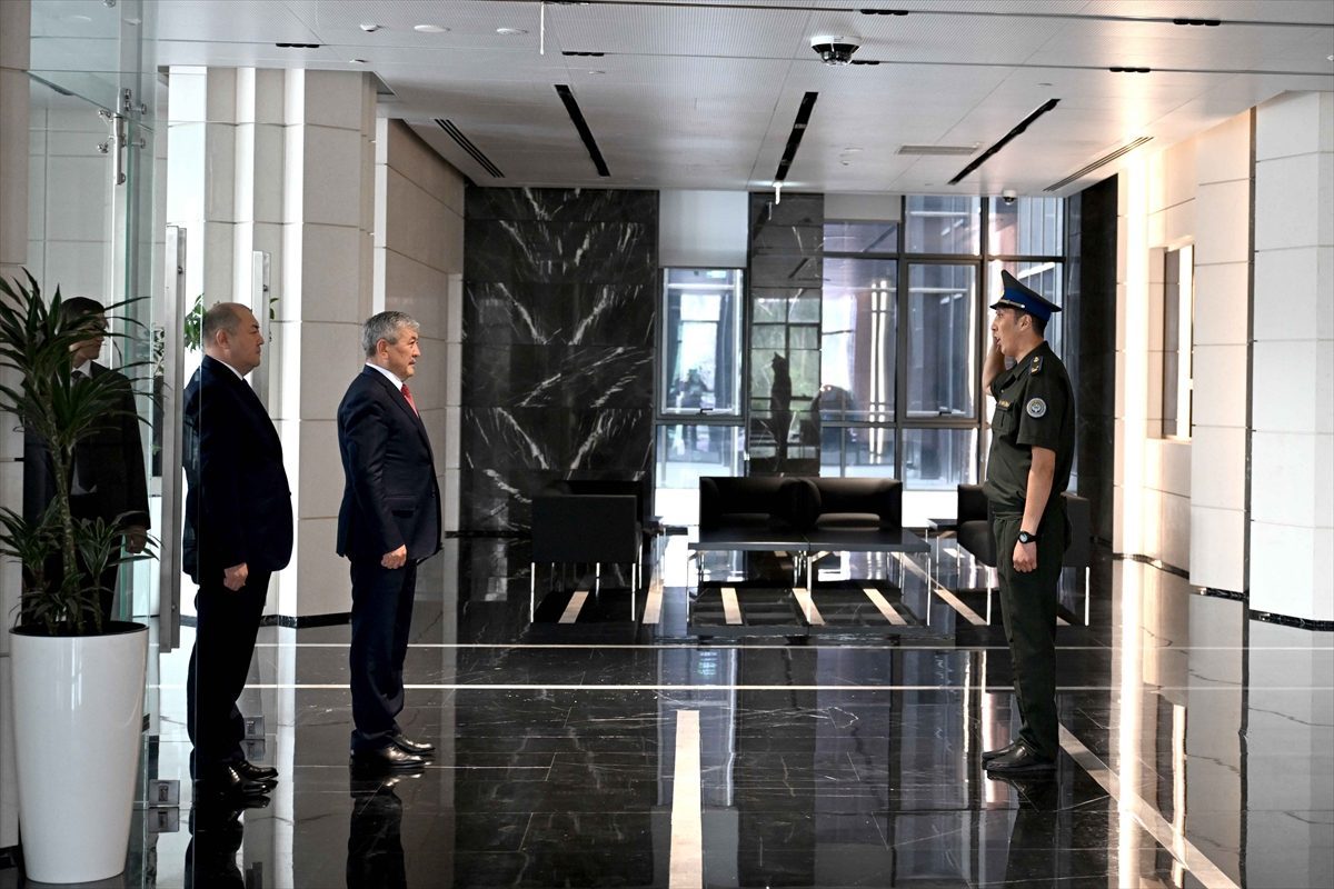 Kırgızistan Cumhurbaşkanı Caparov, Milli Güvenlik Devlet Komitesi Başkanı’nı görevden aldı