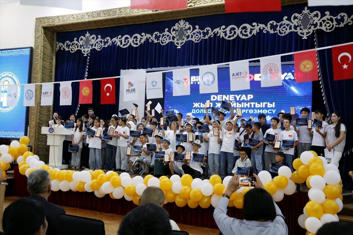 Kırgızistan’da Bilim Bişkek İnovasyon Merkezi’ndeki öğrenciler dönem sonu şenliğinde projelerini tanıttı