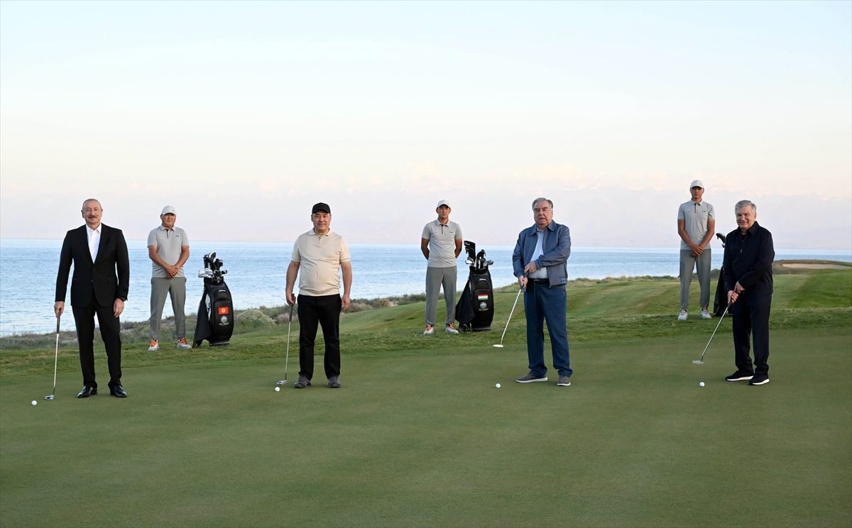 Kırgızistan’da Issık Göl kıyısındaki Uluslararası Golf Kulübü hizmete açıldı