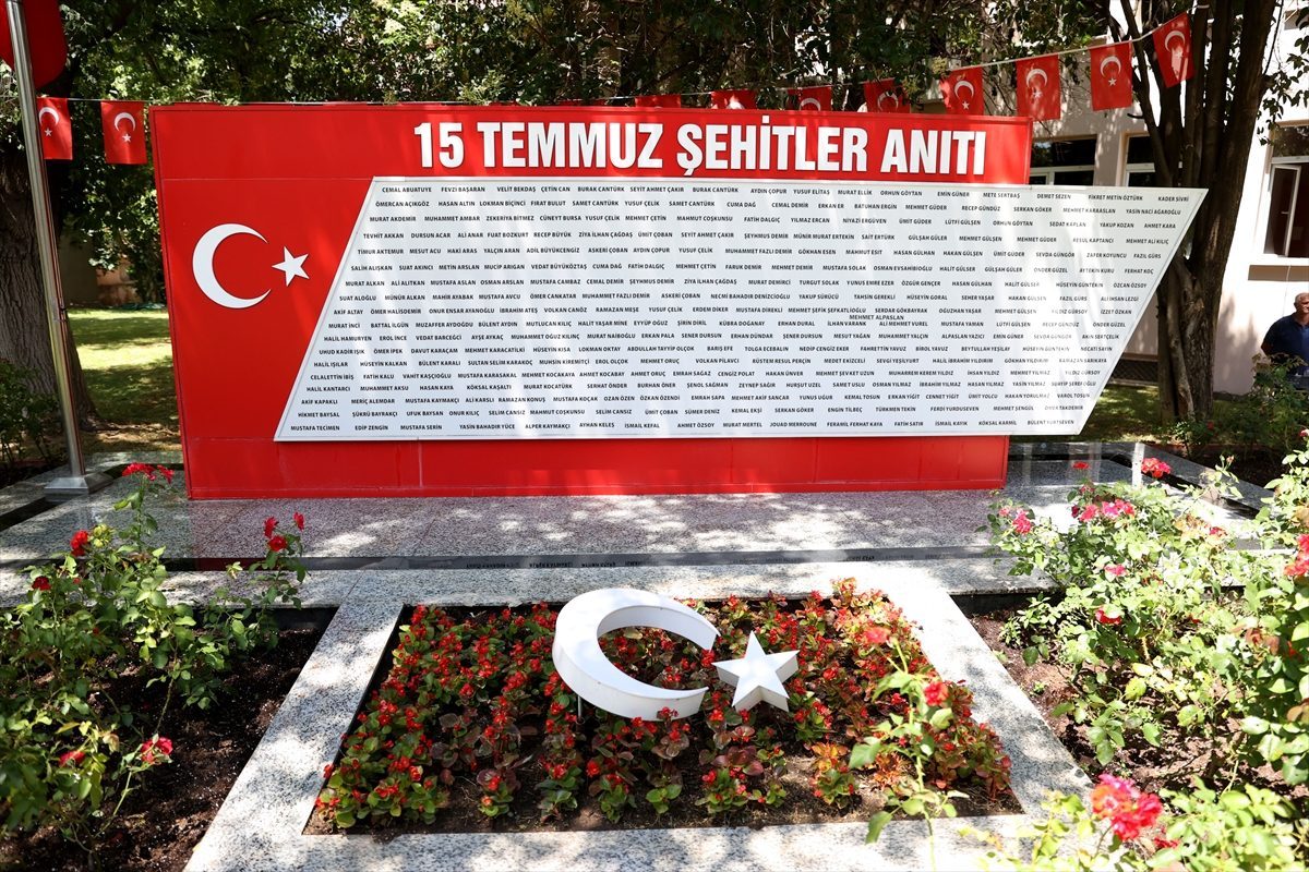 Kırklareli’nde 15 Temmuz şehitleri anısına 253 gül fidanı dikildi