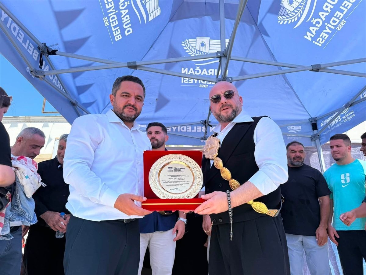 Kırkpınar başpehlivanı Erkan Taş’a Sinop’un Durağan ilçesinde coşkulu karşılama