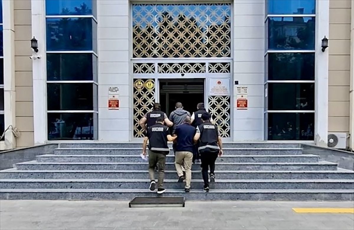 Kırşehir’de tapu işlemlerinde rüşvet aldıkları iddiasıyla 2 zanlı tutuklandı