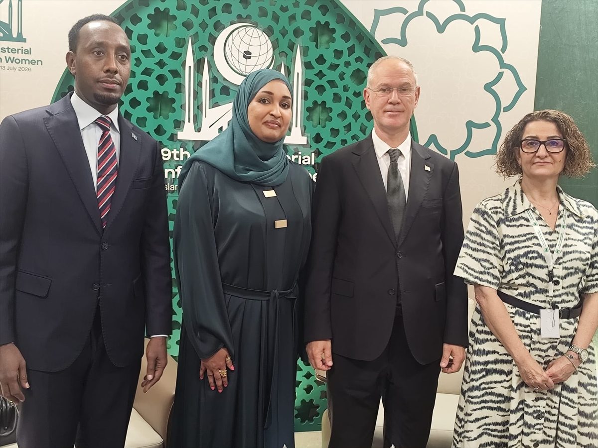 KKTC Çalışma Bakanı Hasipoğlu, Somali Aile Bakanı Makhzoumi ile Pakistan’da görüştü