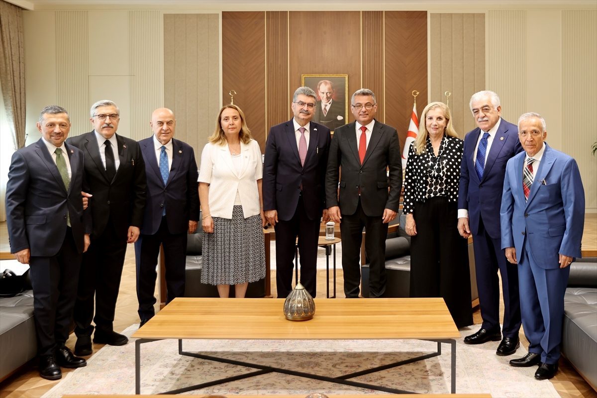 KKTC Cumhurbaşkanı Erhürman, Türkiye-KKTC Parlamentolar Arası Dostluk Grubu heyetini kabul etti