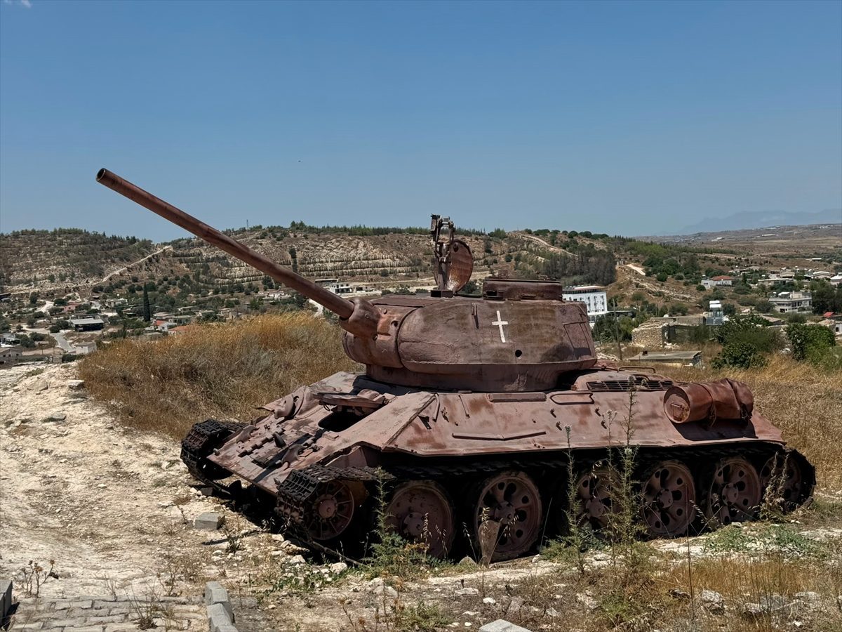 KKTC’deki Kıbrıslı Türk Mücahitlerin cesaretlerinin sembolü: “Tutsak Tanklar”