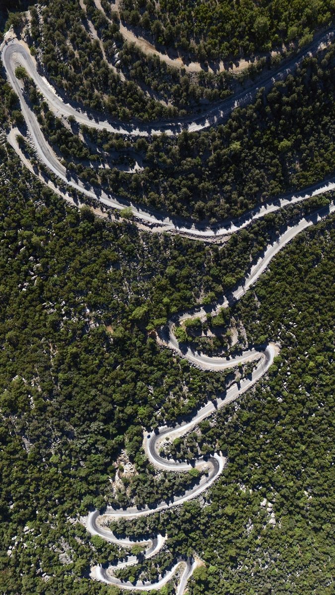 Köprüçay’dan Selge Antik Kenti’ne uzanan kıvrımlı yol dronla görüntülendi
