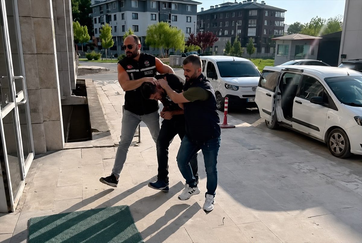 Kütahya’da kesinleşmiş 57 yıl 7 ay hapis cezası bulunan firari hükümlü yakalandı