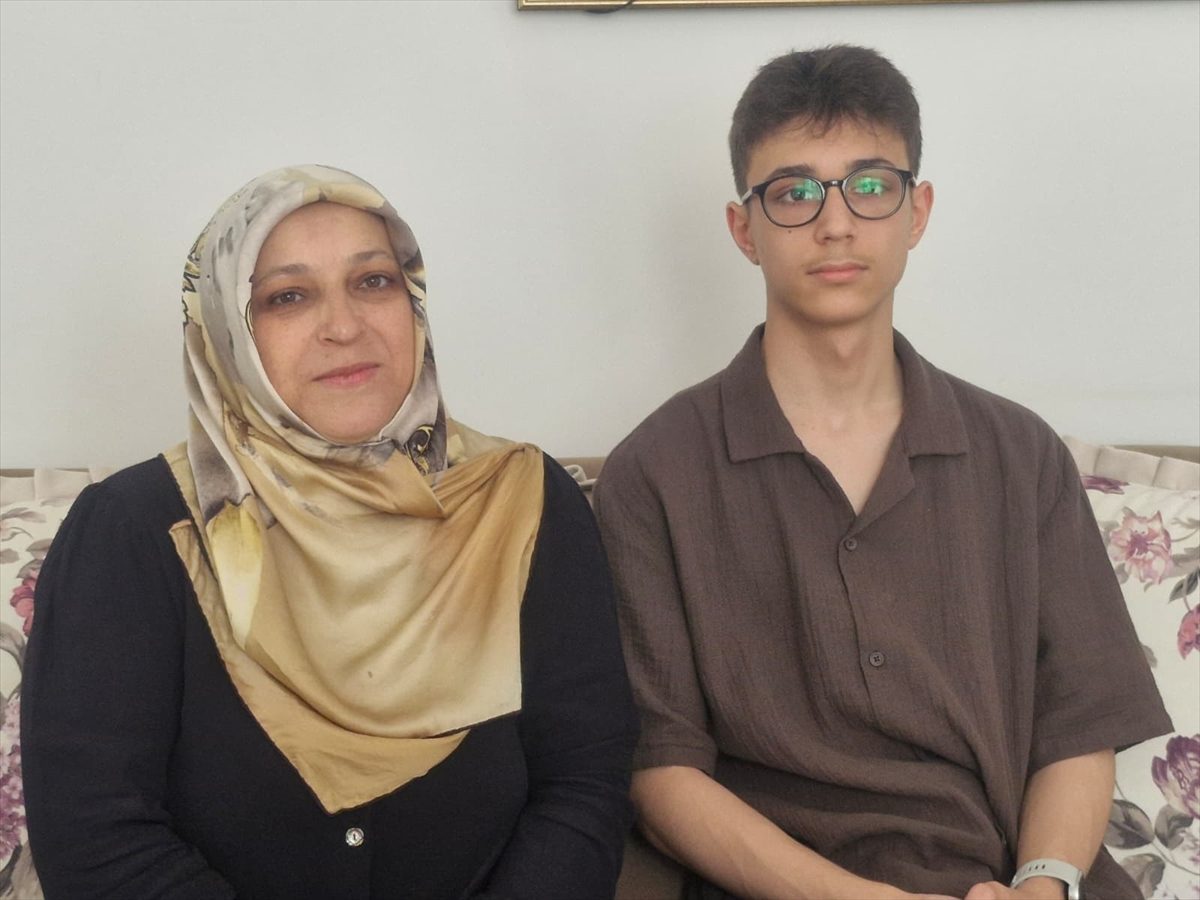 LGS sınavında tam puan alan Berkay Arıkan’ın başarısının sırrı derslerini iyi dinlemesi
