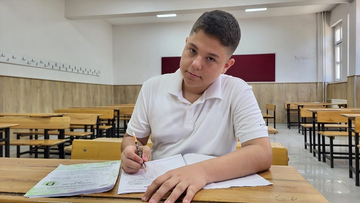 LGS’de ağabeyinin izinden giderek 500 tam puan aldı