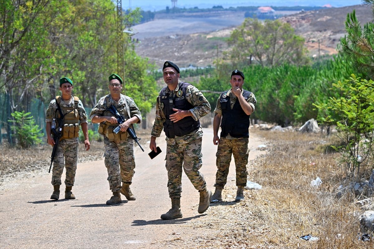 Lübnan ordusu, pilot bölge uygulamasıyla İsrail’in çekildiği Batı Zavtar beldesine konuşlanmaya başladı