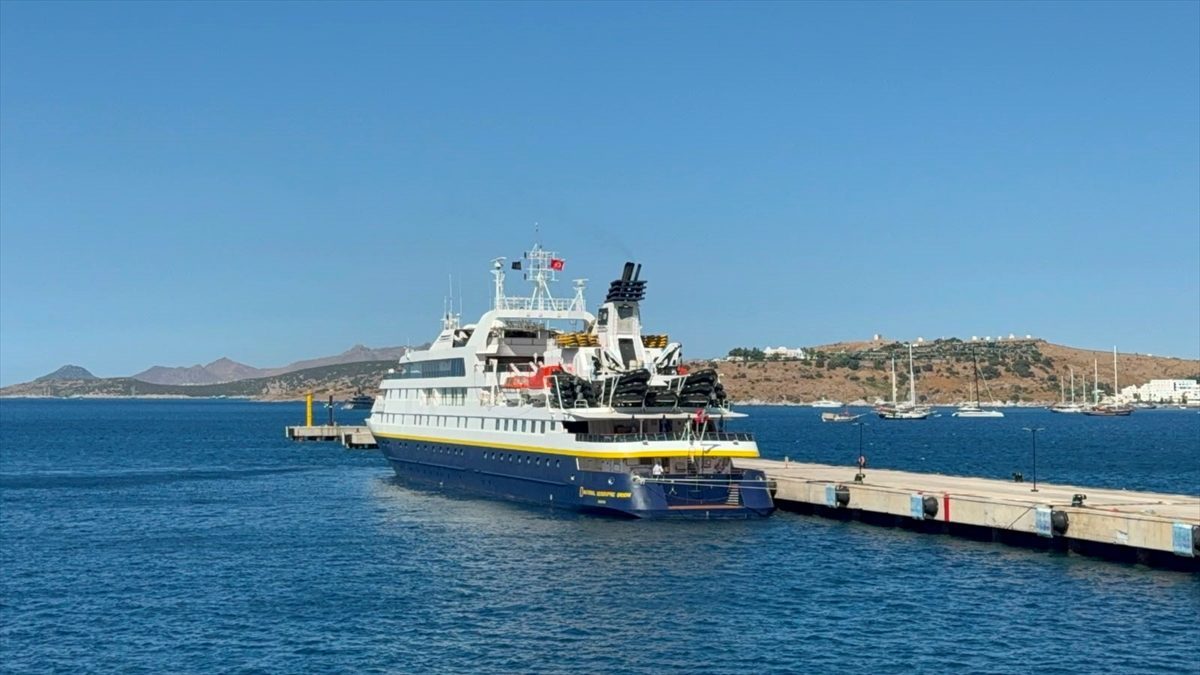 Lüks butik kruvaziyer “National Geographic Orion” Bodrum’a geldi