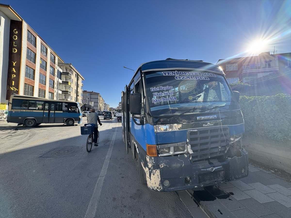Malatya’da meydana gelen zincirleme kazada 10 kişi yaralandı