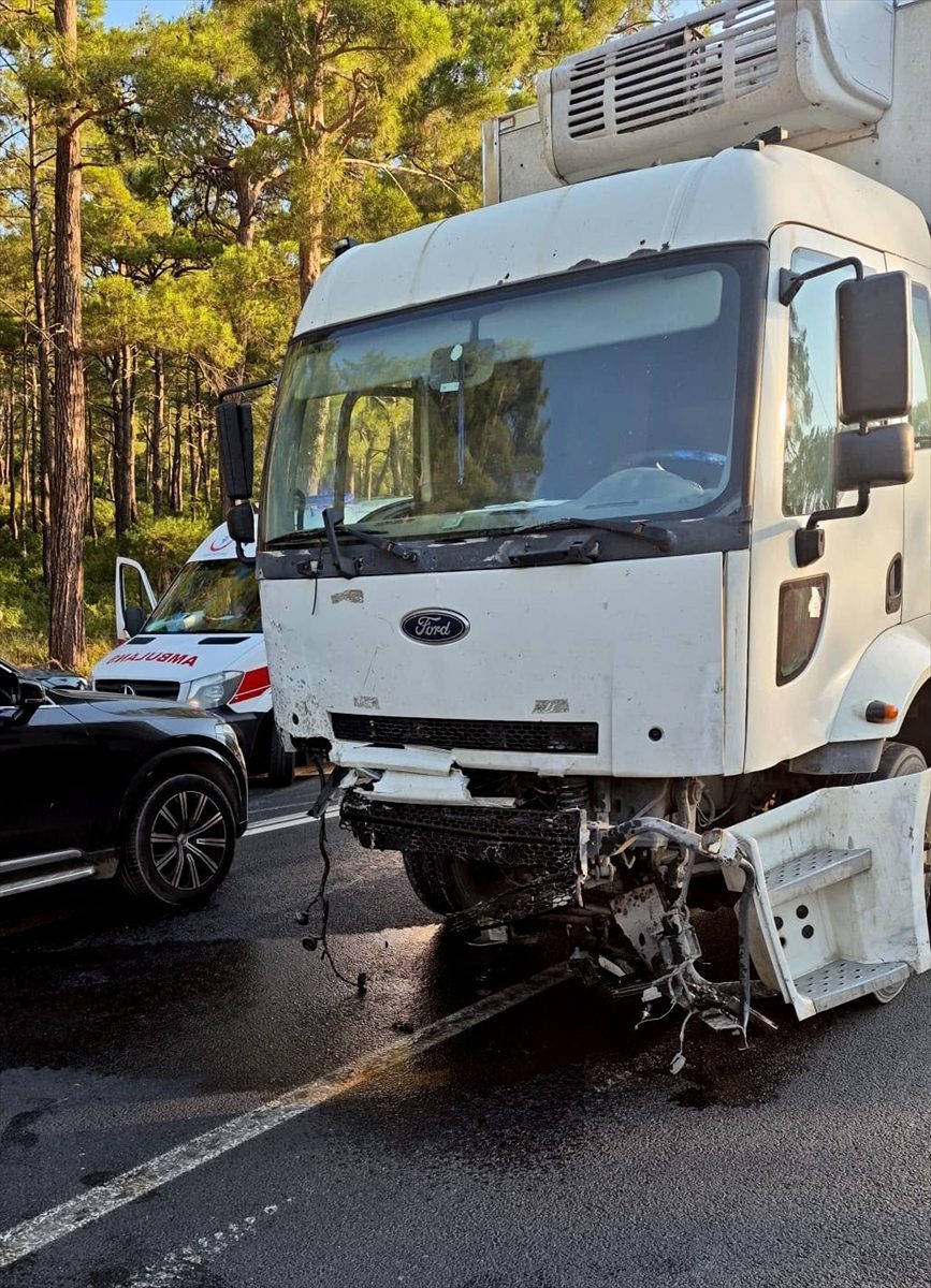 Marmaris’teki trafik kazasında 16 yaşındaki çocuk öldü, 2 kişi ağır yaralandı