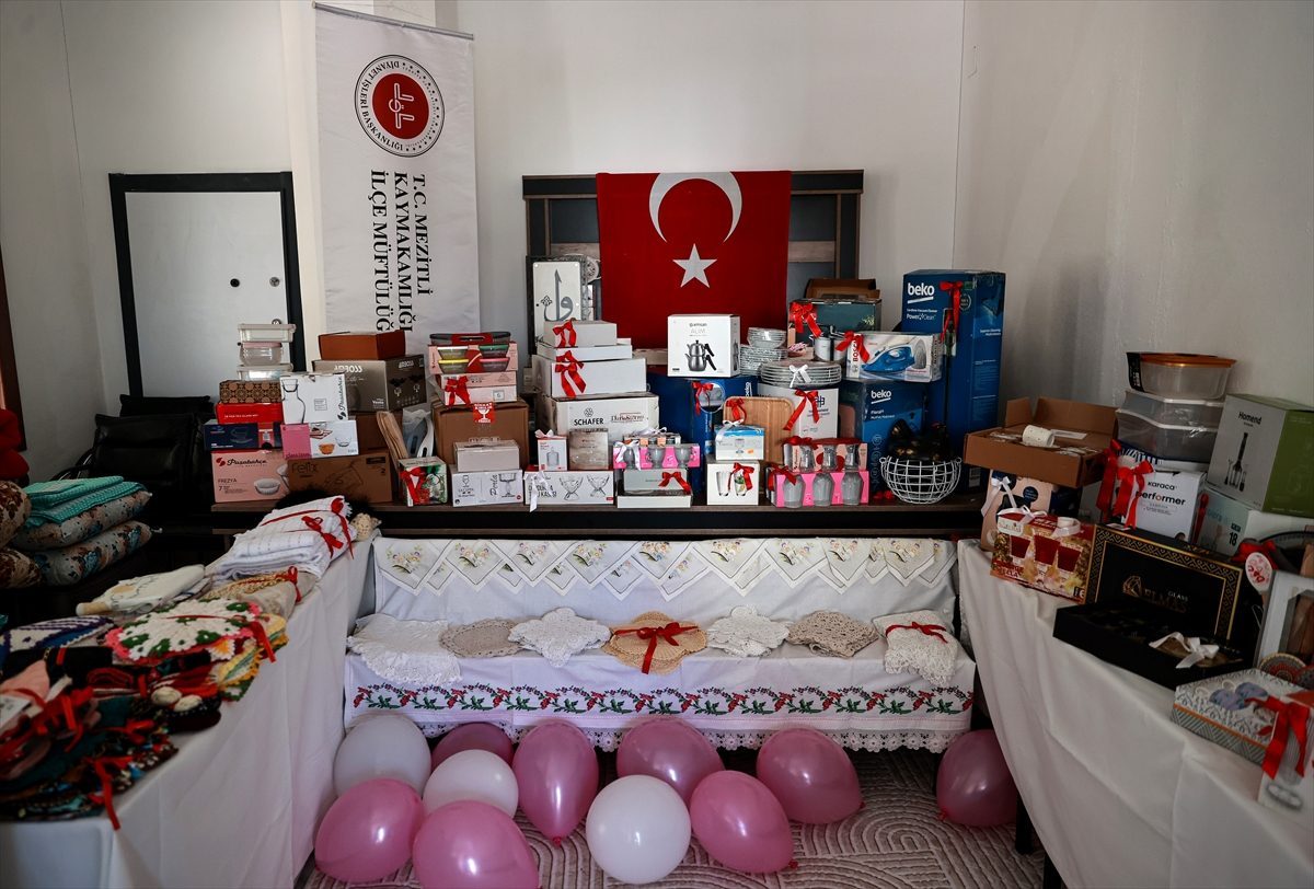 Mersin’de yuva kurmayı planlayan öksüz Elif’in çeyizini gönüllü anneler hazırladı