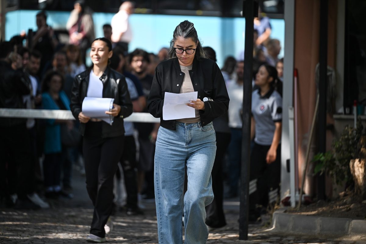 Milli Eğitim Bakanlığı Akademi Giriş Sınavı’nın ilk oturumu başladı