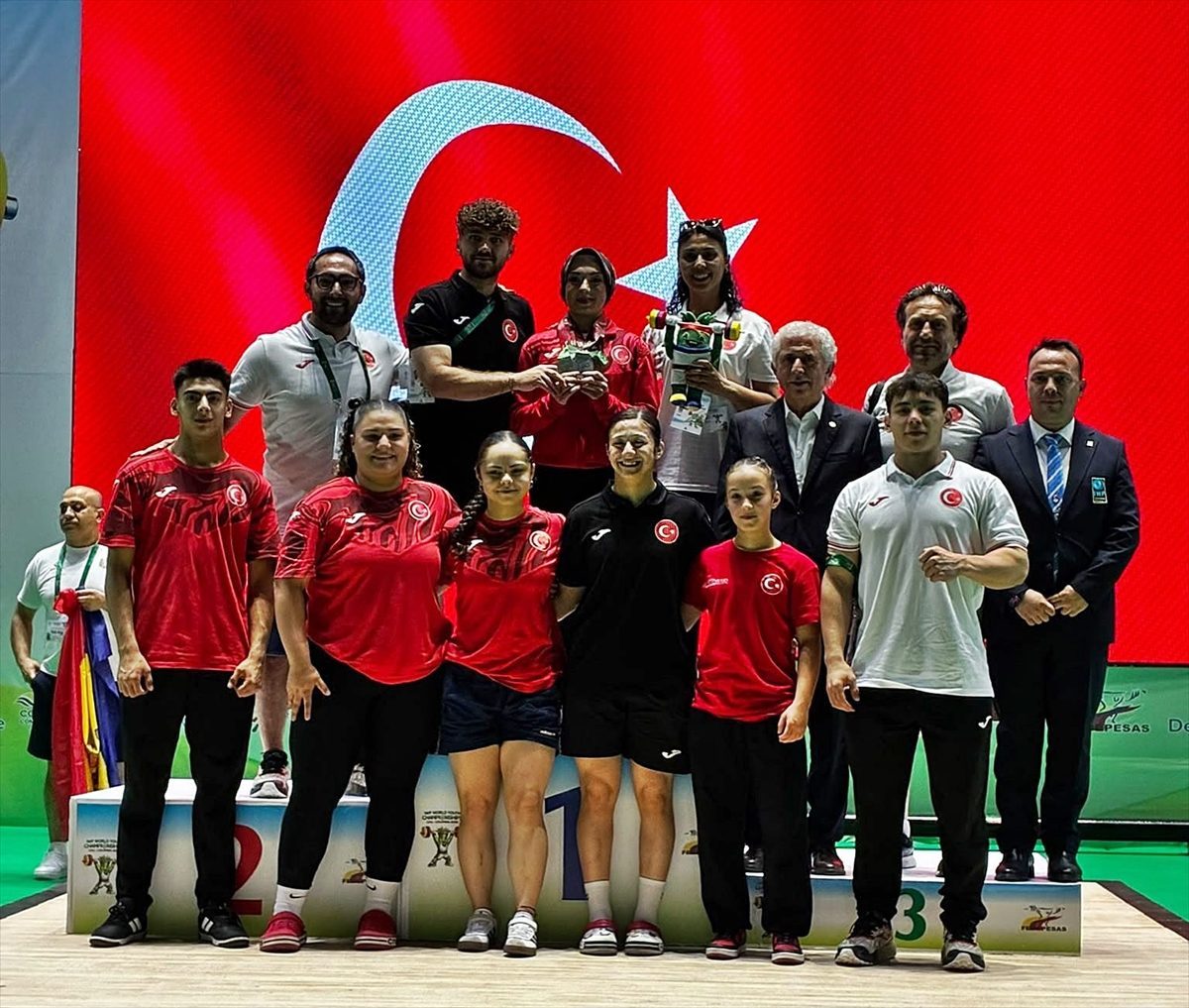 Milli haltercilerden Yıldızlar Dünya Şampiyonası’nda 17 madalya