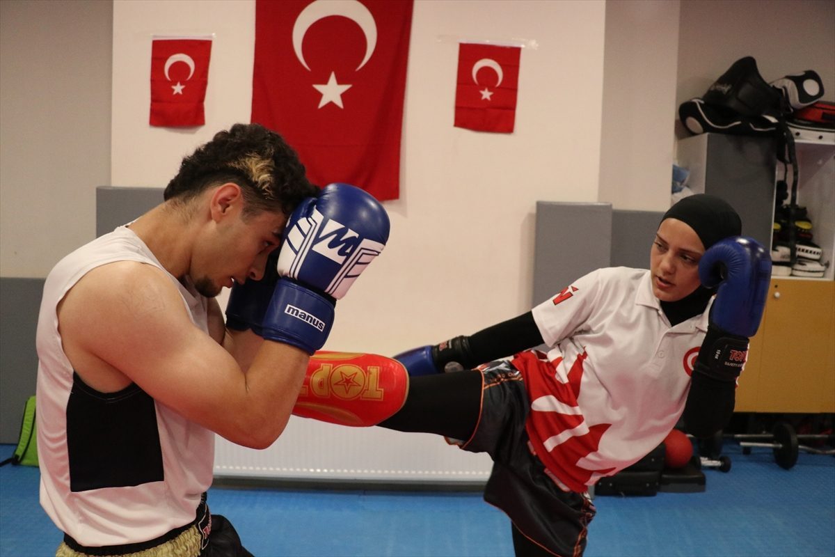 Milli kick boksçu Derya’nın ilk dünya şampiyonası heyecanı