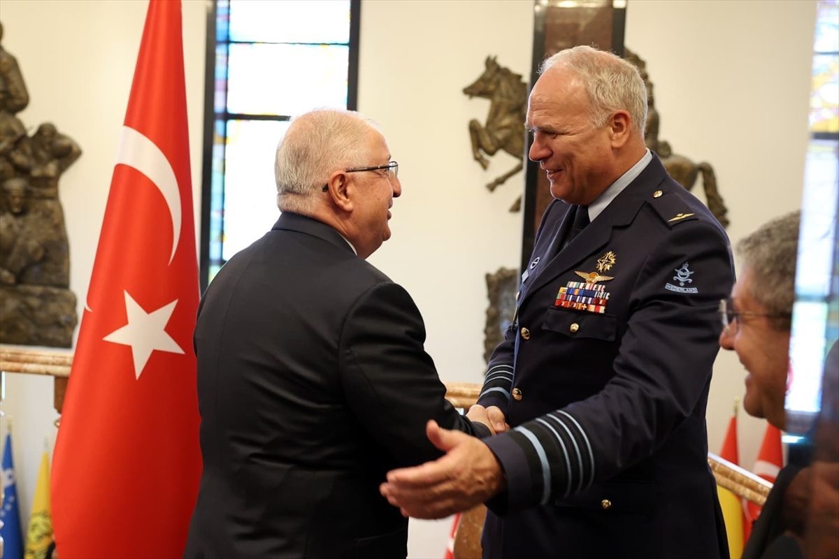 Milli Savunma Bakanı Güler, Hollanda Genelkurmay Başkanı Orgeneral Eichelsheim’i kabul etti