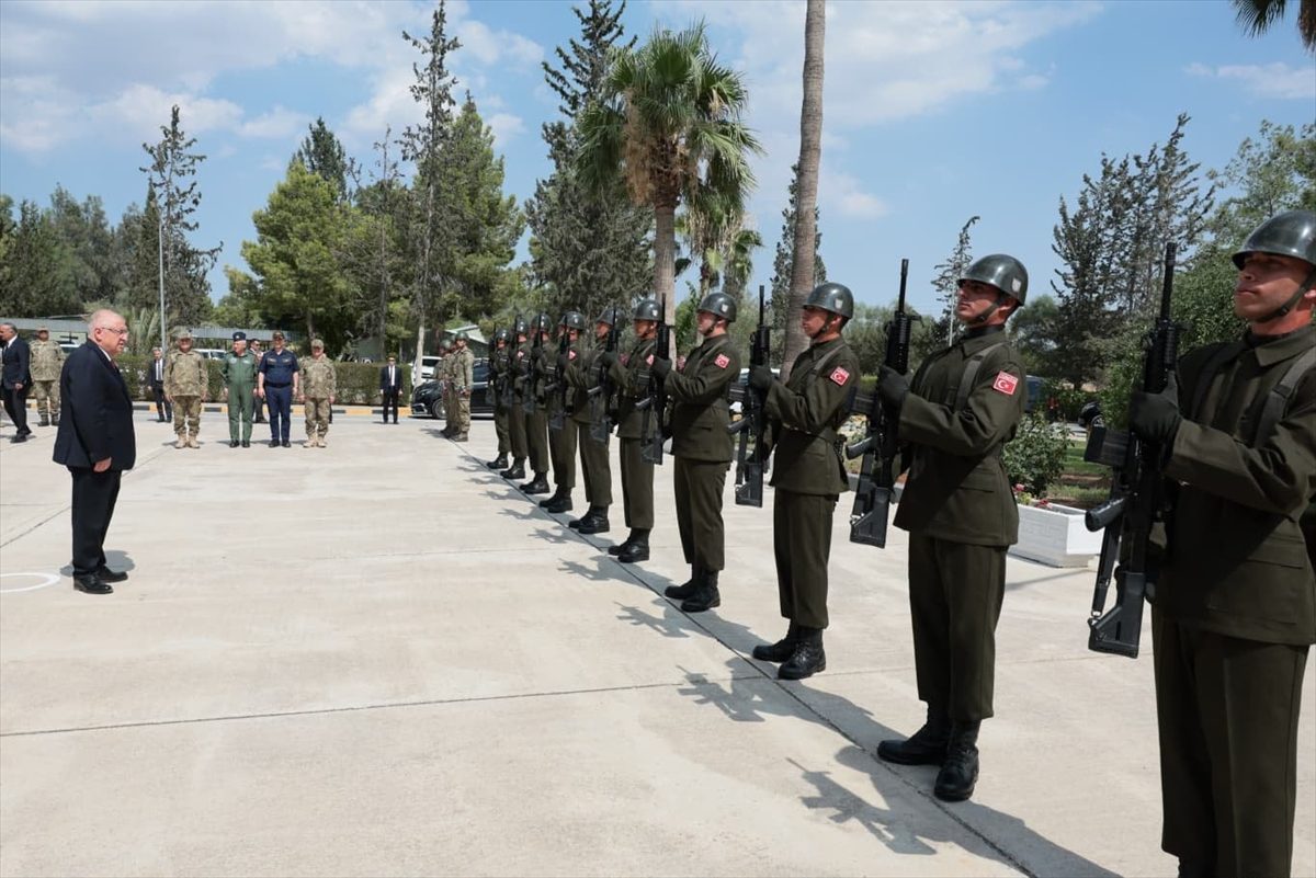 Milli Savunma Bakanı Güler, KKTC’de 14’üncü Zırhlı Tugay Komutanlığını ziyaret etti: