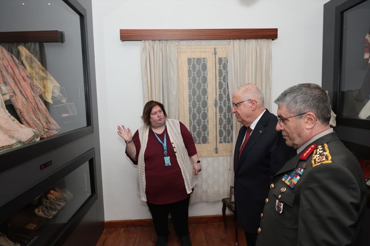 Milli Savunma Bakanı Güler, KKTC’deki Barbarlık Müzesi’ni ziyaret etti