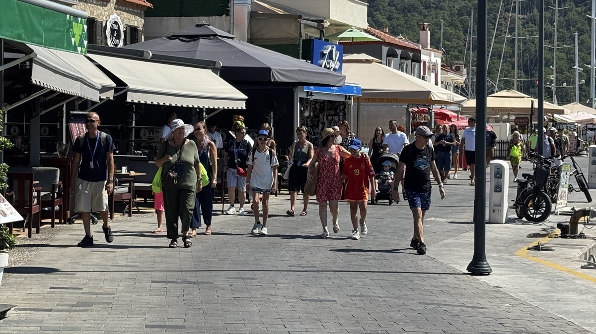 “MSC Divina” kruvaziyeri Marmaris’e 4 bin 111 turist getirdi