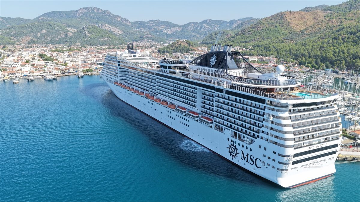 “MSC Divina” kruvaziyeri Marmaris’e 4 bin 249 turist getirdi