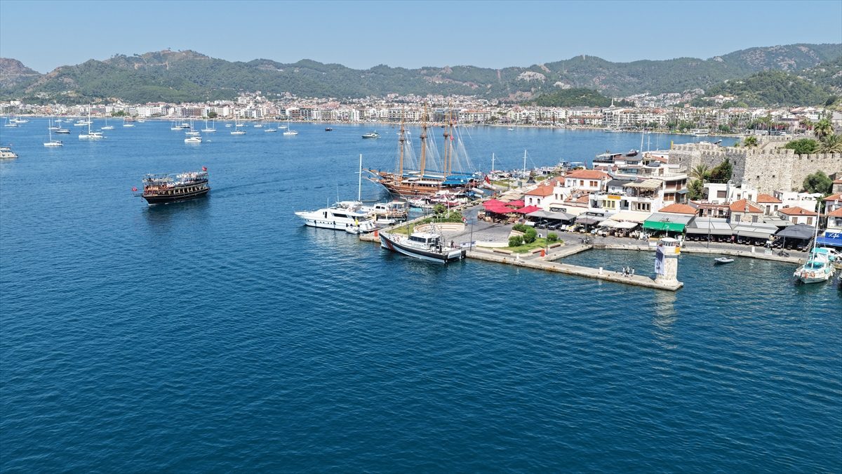 Muğla’da sahil güvenlik botları ziyarete açıldı