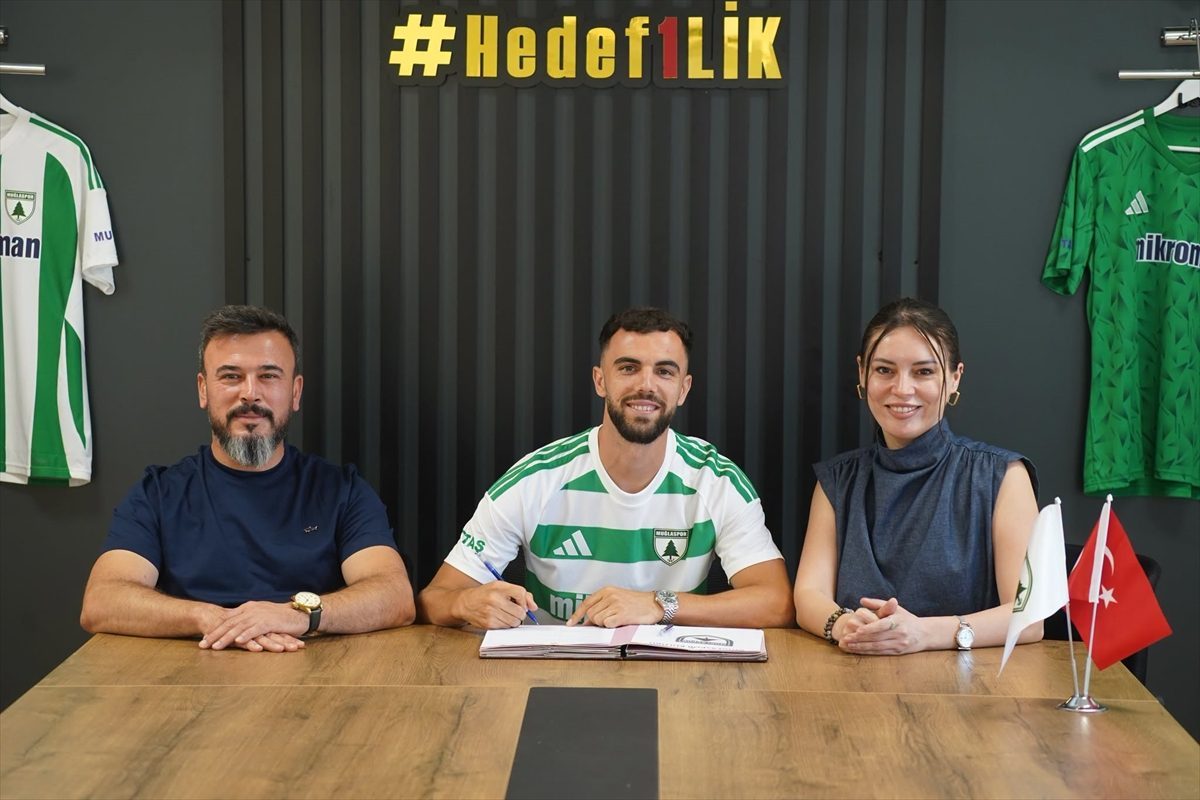 Muğlaspor, Jurgen Çelhaka’yı renklerine bağladı