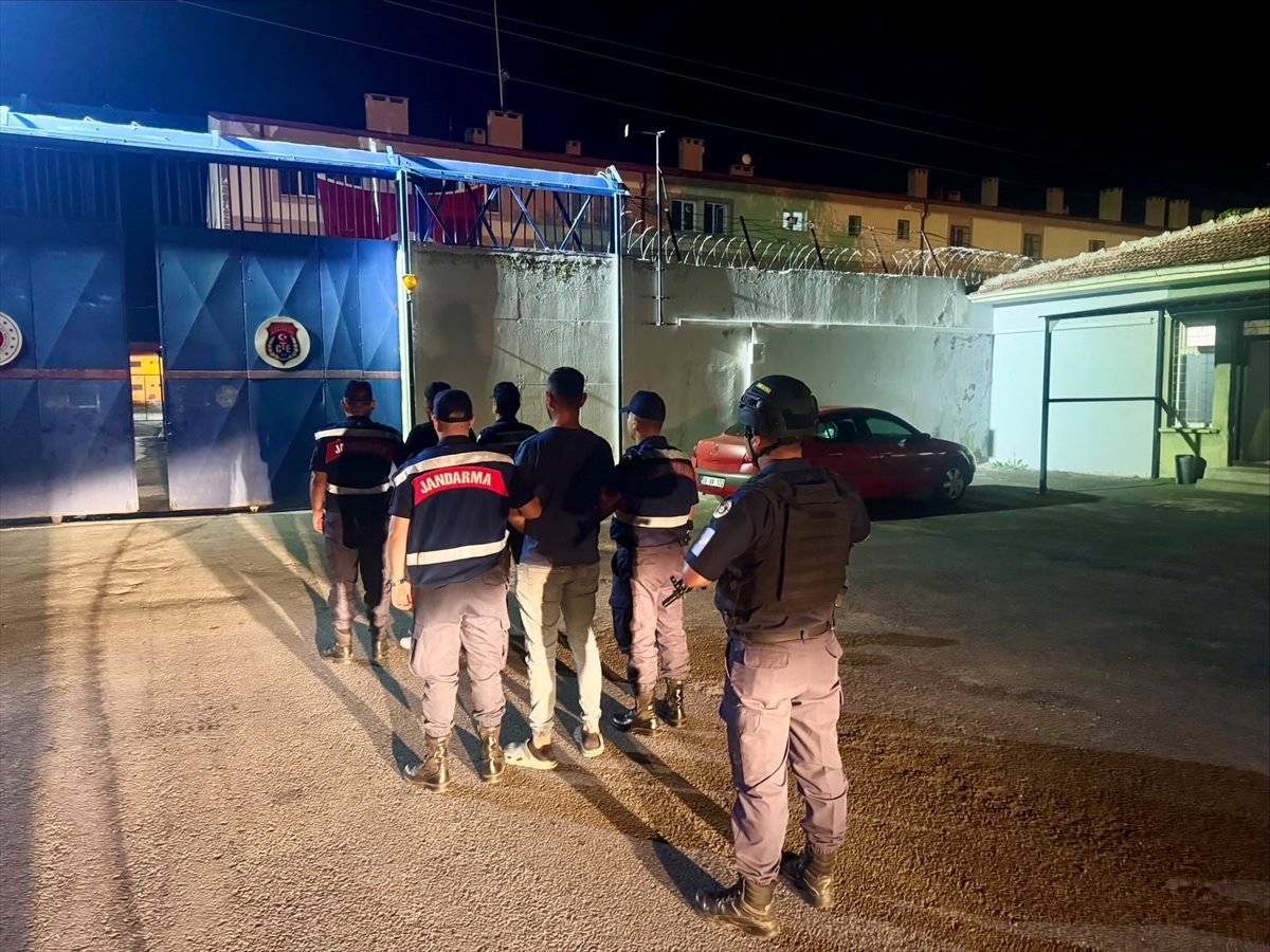 Nevşehir’de tarladan güneş enerji paneli çaldıkları iddiasıyla 3 zanlı tutuklandı