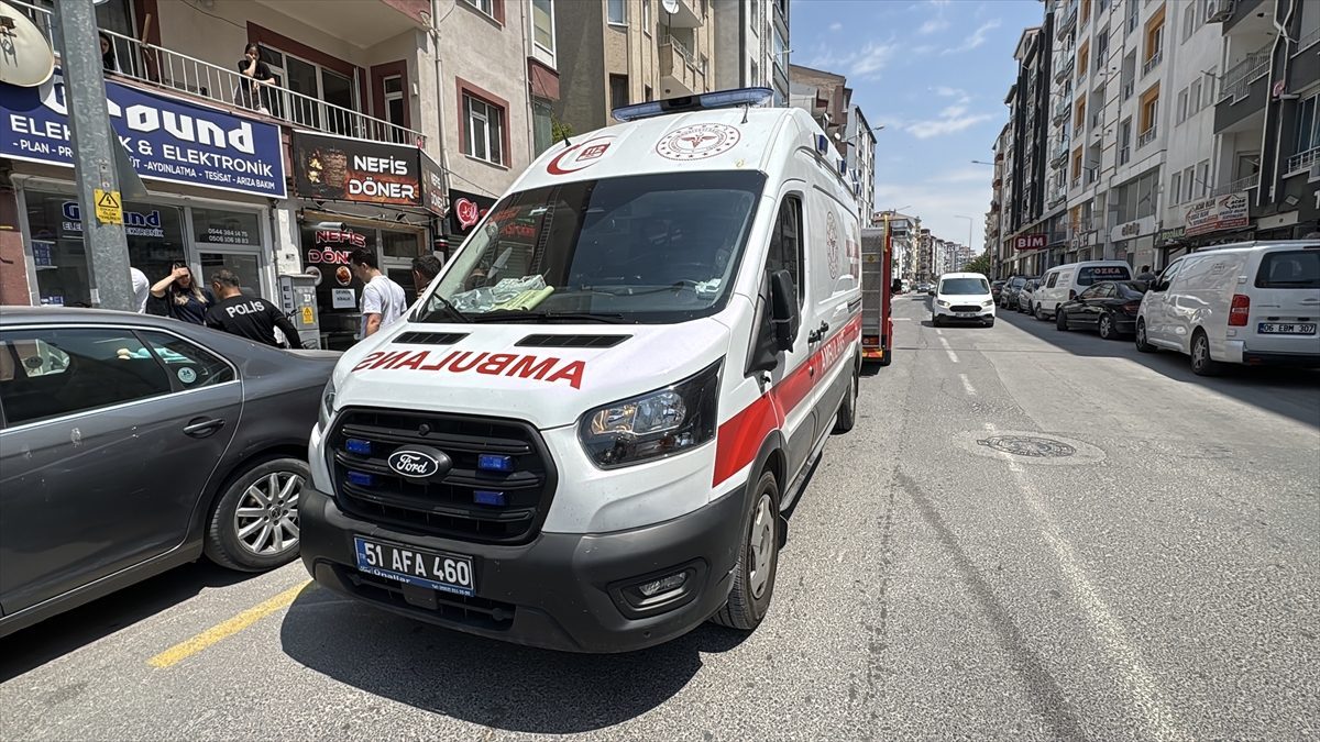 Niğde’de tartıştığı eski nişanlısını rehin alıp yaralayan kadını polis ikna etti