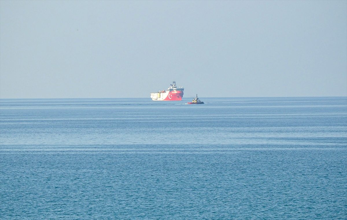 Oruç Reis sismik araştırma gemisi Mersin açıklarına demirledi