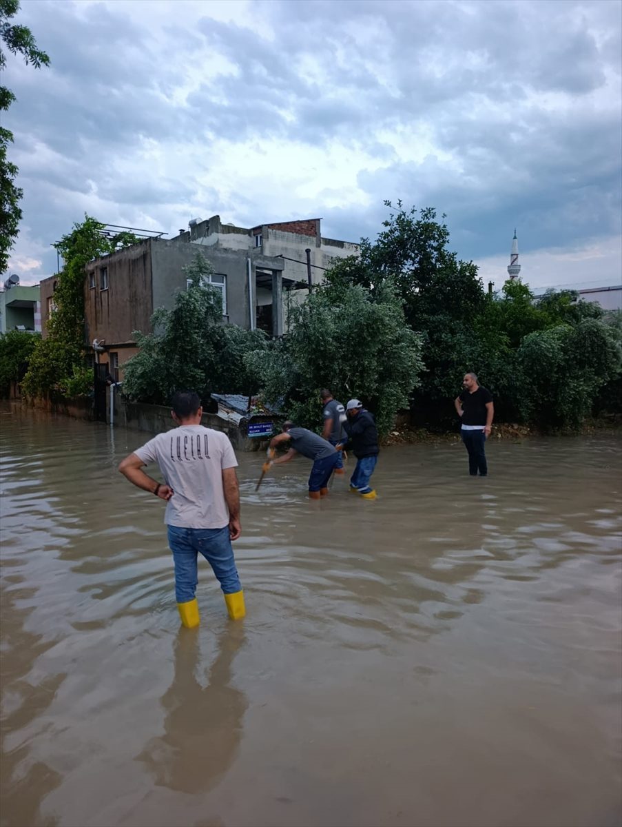 Osmaniye’de sağanak hayatı olumsuz etkiledi