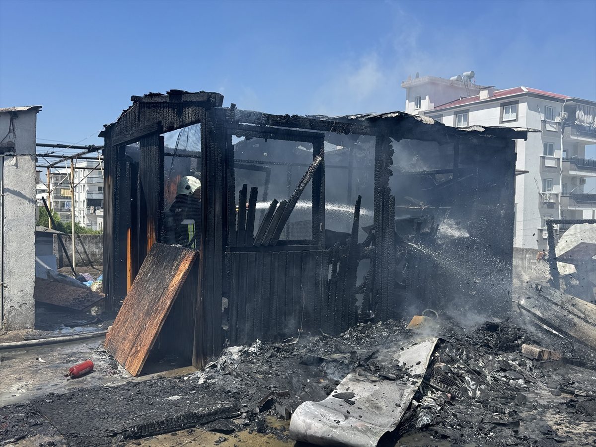 Osmaniye’de yangın çıkan kümesteki güvercinlerini kurtarmak isteyen kişi yaralandı