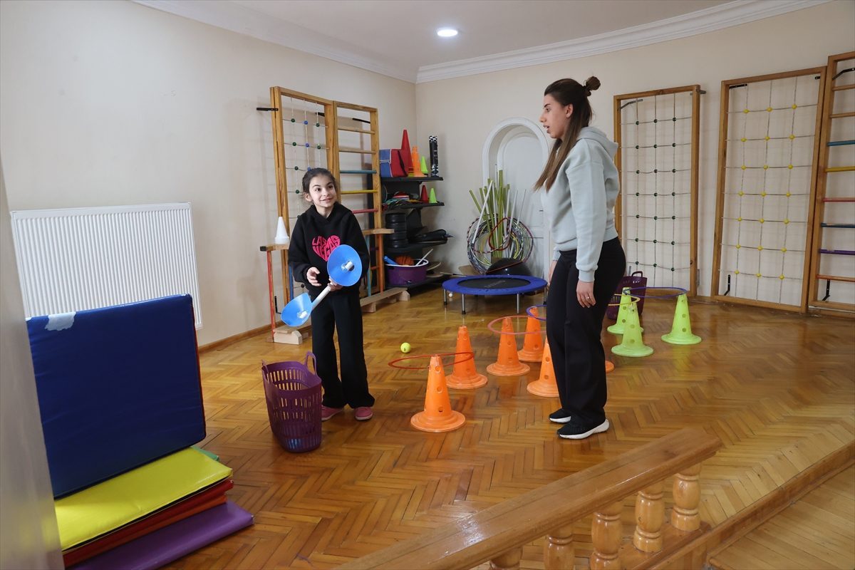 Otizmli ikizlerinden ilham alarak kurduğu vakıfta 200 çocuğun hayatına dokundu