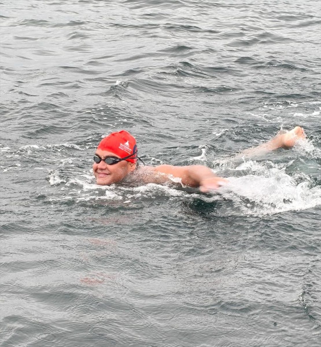 Otizmli ultra maraton yüzücüsü Tuna Tunca, Kuzey Kanalı’nı geçti