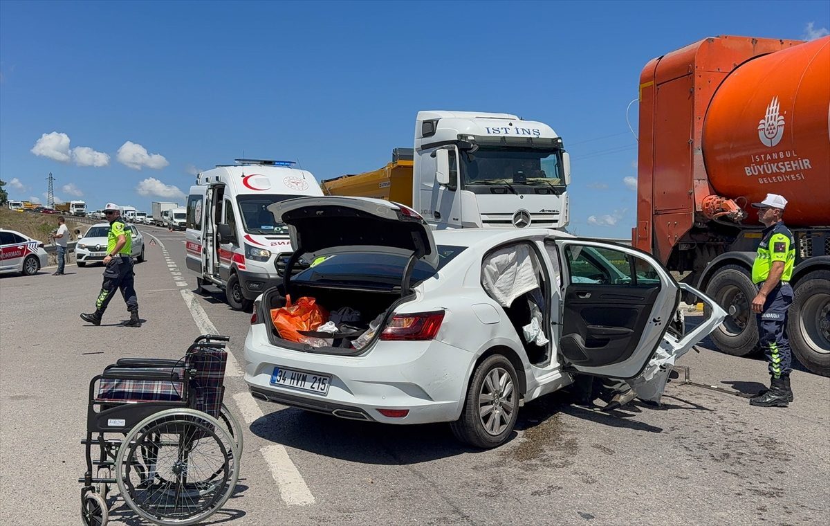 Pendik’te iki otomobilin çarpıştığı kazada 2 kişi yaralandı